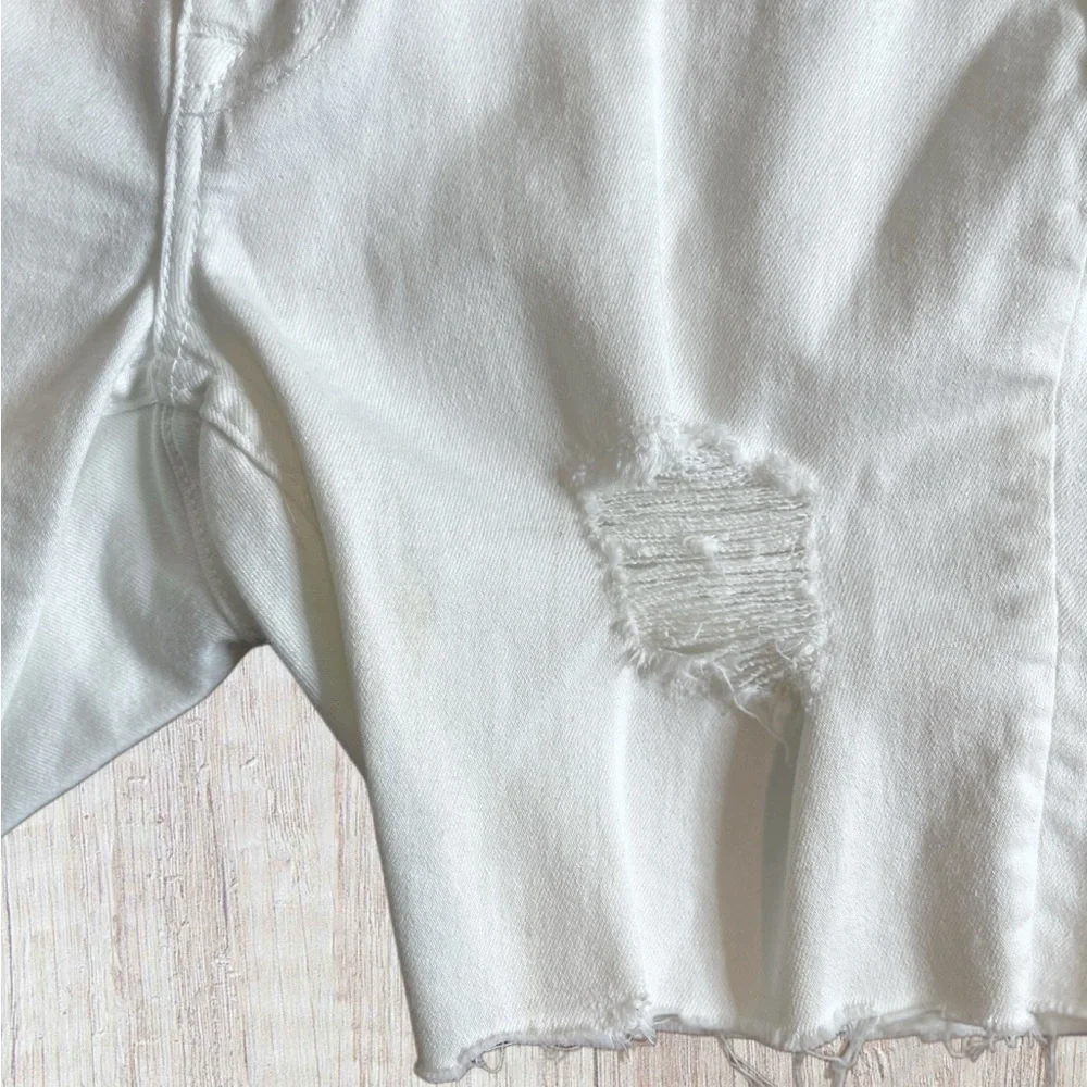 VIGOSS “The Thompson Tomboy” White Distressed Bermuda Denim Shorts Size 27 - Picture 4 of 7